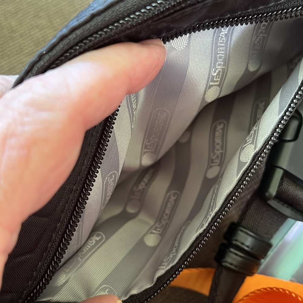 LeSportsac BELT BAG Carlin-Croc Embossed NWOT Hands Free great for travel - Picture 9 of 10